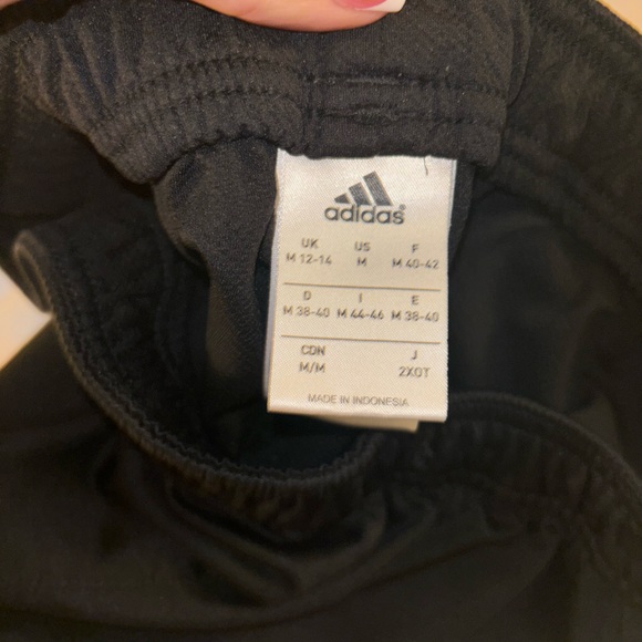 Addidas shorts - Picture 2 of 3